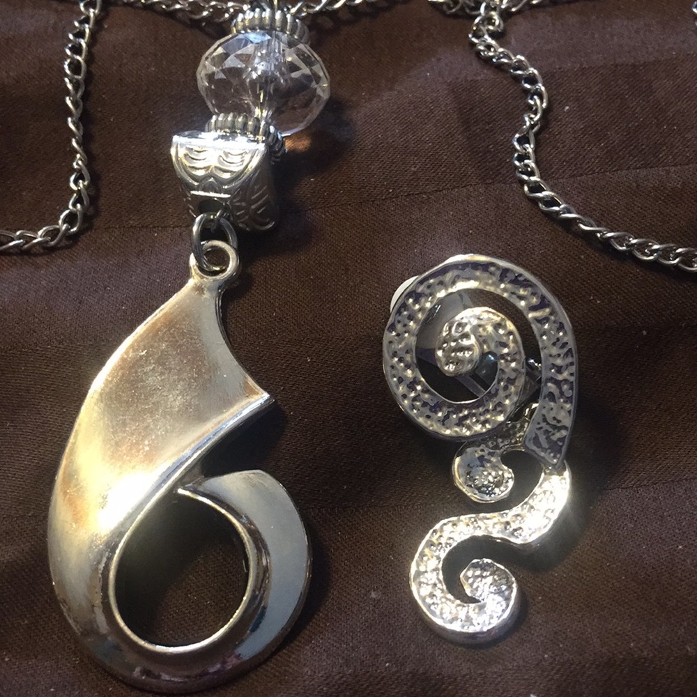 Silver swirl necklace and  earrings - Picture 2 of 6